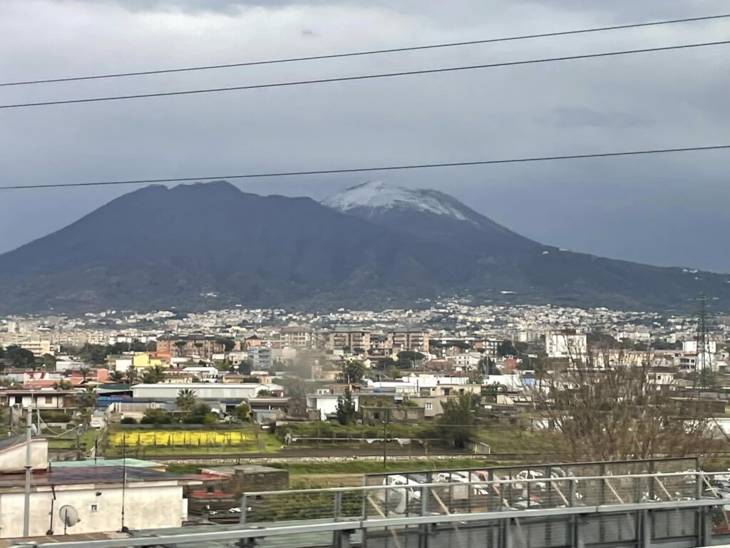 neve vesuvio 8 aprile 2023