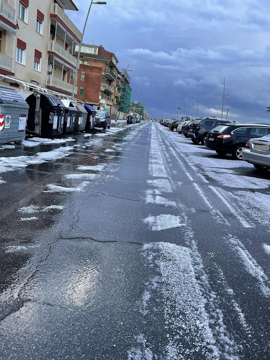 grandine roma ostia oggi 8 aprile