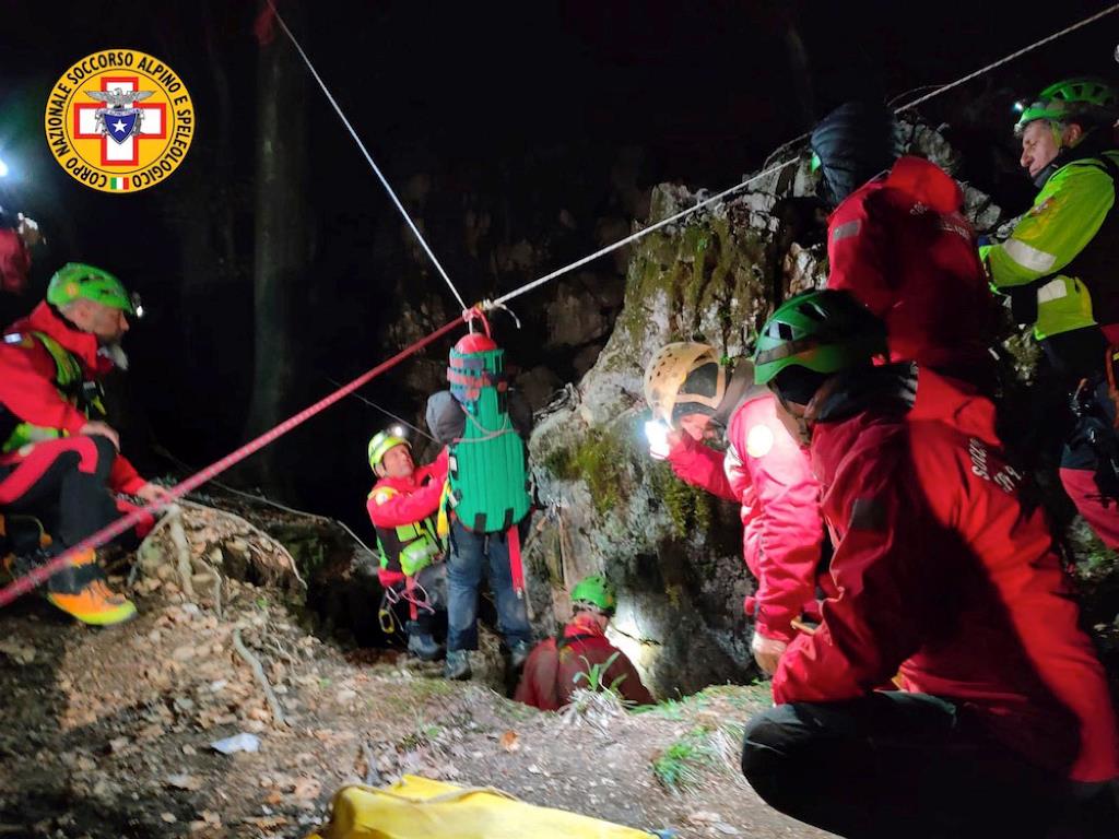 speleologa bloccata soccorso alpino