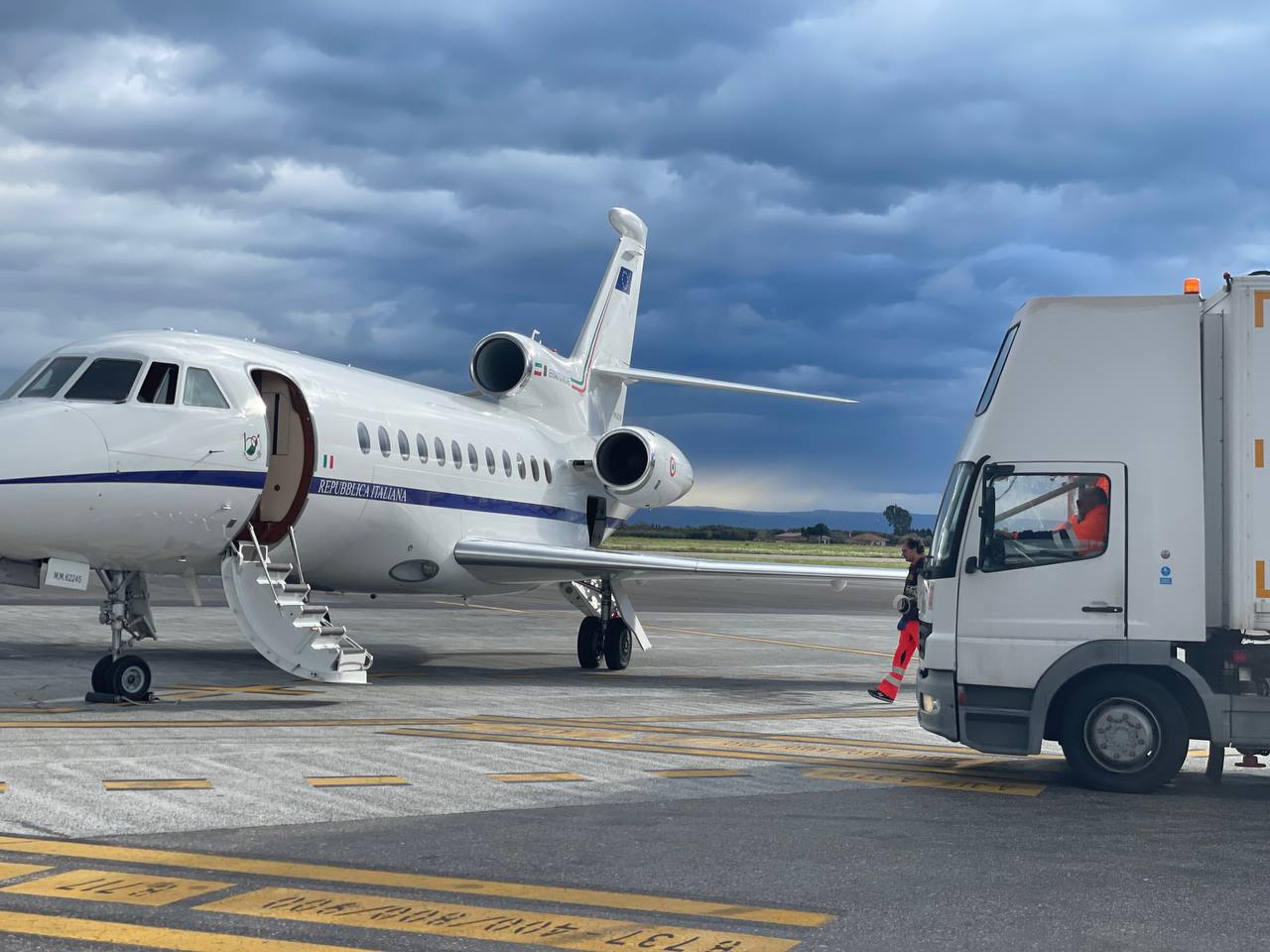 Aeronautica Militare volo salva vita da Lamezia Terme a Linate FOTO