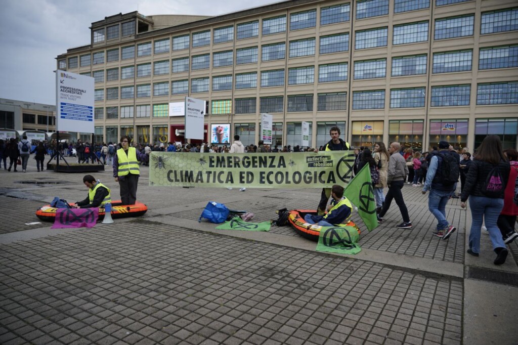 Extinction Rebellion salone libro torino