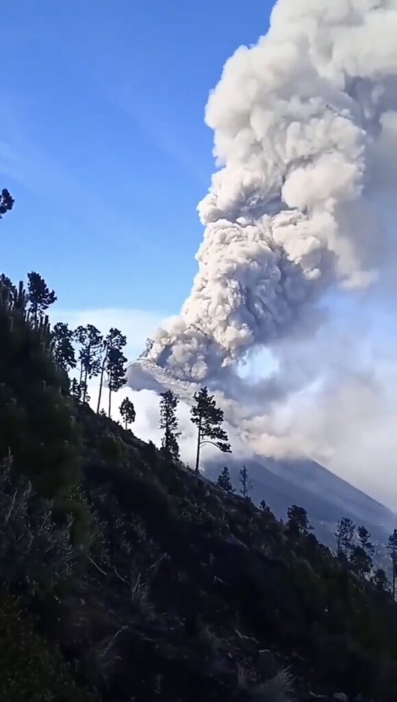 eruzione vulcan de fuego guatemala