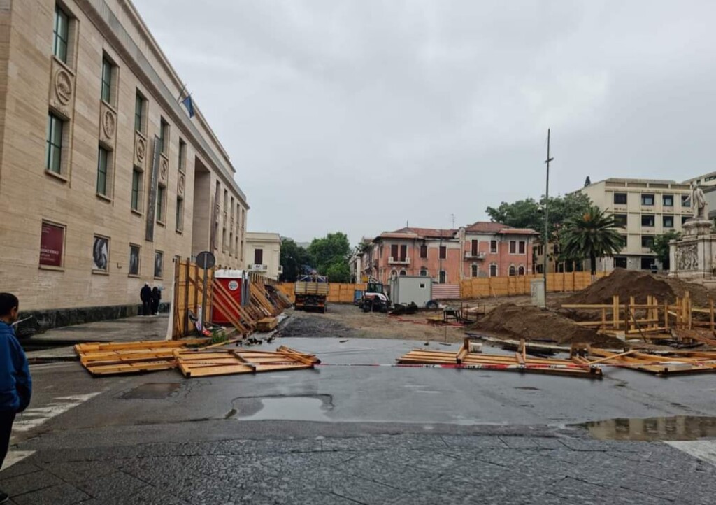 maltempo reggio calabria danni piazza de nava