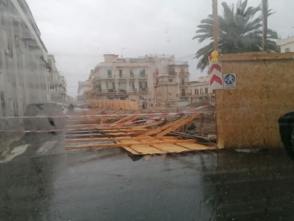 maltempo reggio calabria danni piazza de nava