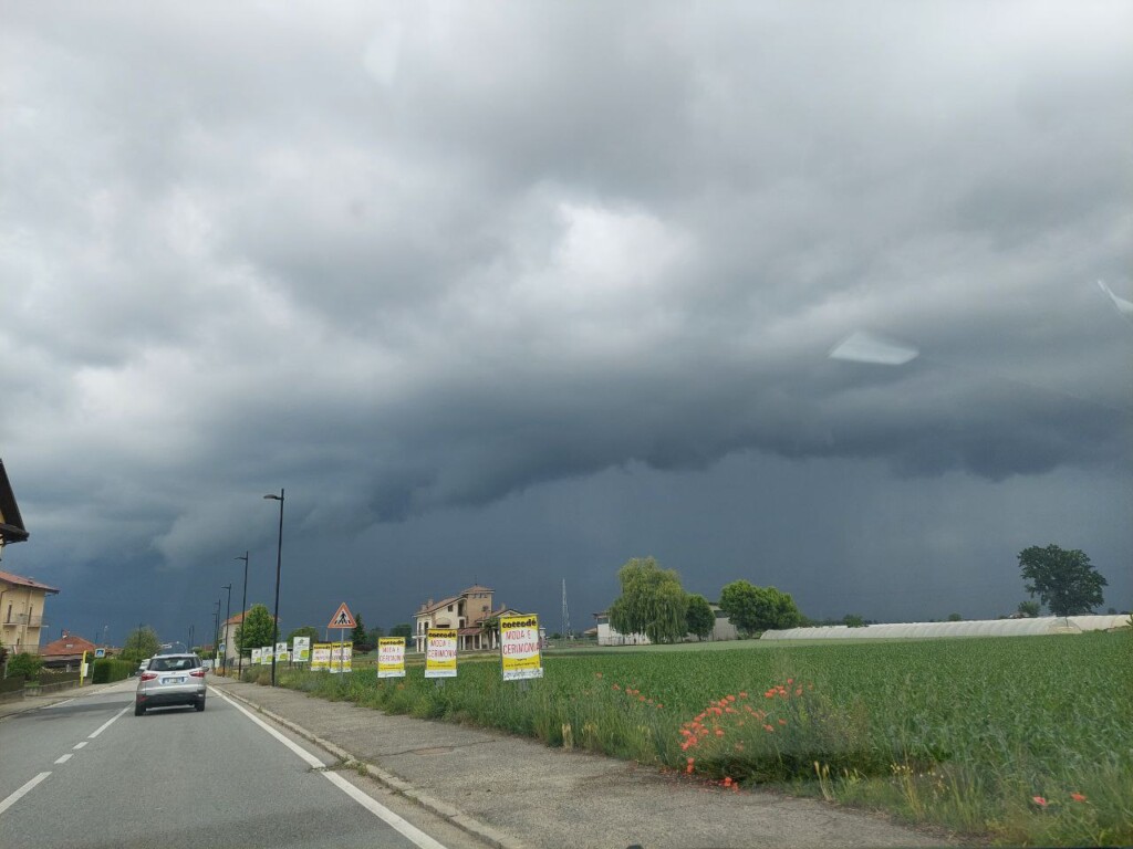 maltempo shelf cloud carmagnola piemonte