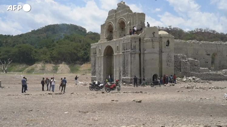 siccità in Messico fa riemergere una chiesa del XVI secolo