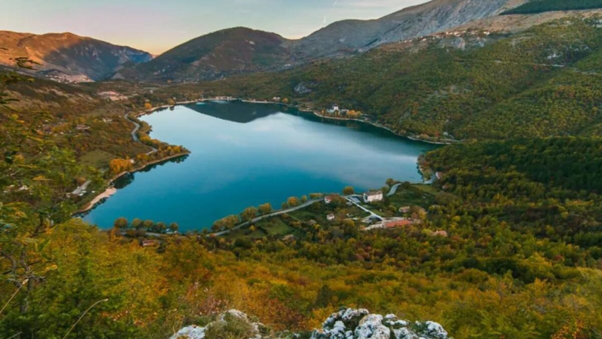 Lago di Scanno (Aq) - tra i premiati con cinque vele da Legambiente