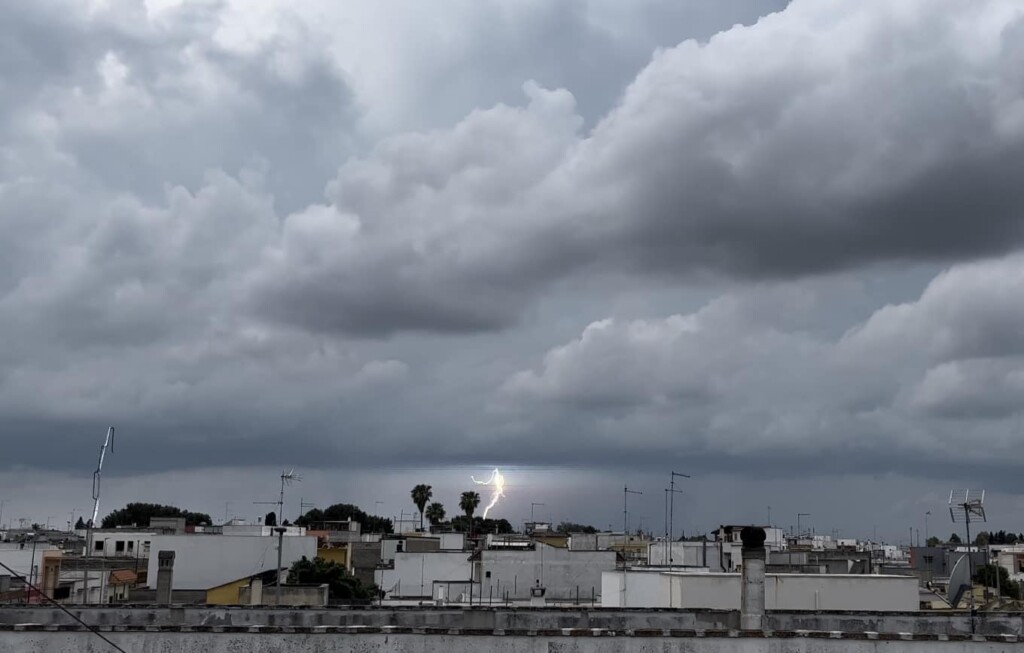 maltempo puglia fulmine