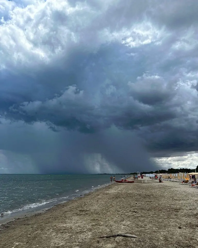 Maltempo Forti Temporali Tra Puglia E Basilicata Trombe Marine Nel