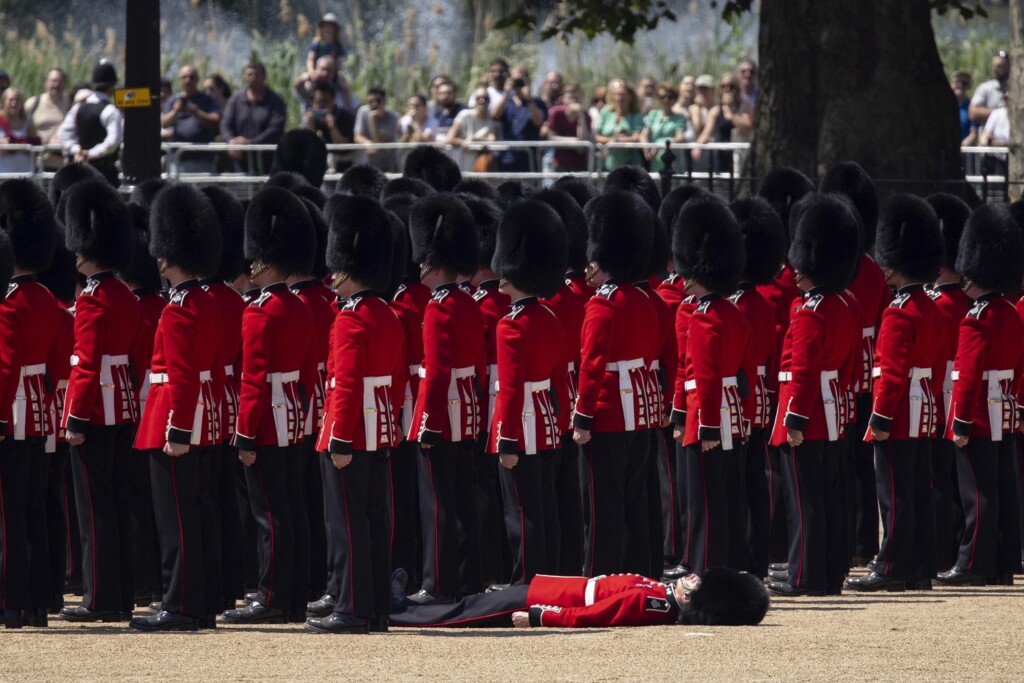 parata militare caldo londra