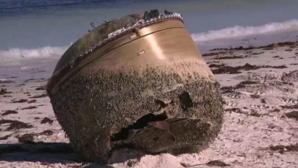 oggetto cilindrico sulla spiaggia in Australia