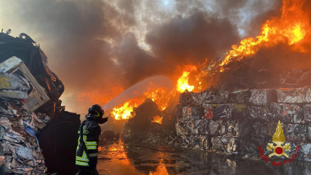 incendi al Sud e al Centro Italia