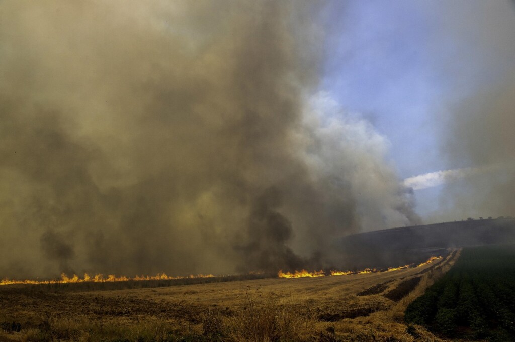 incendi volos grecia