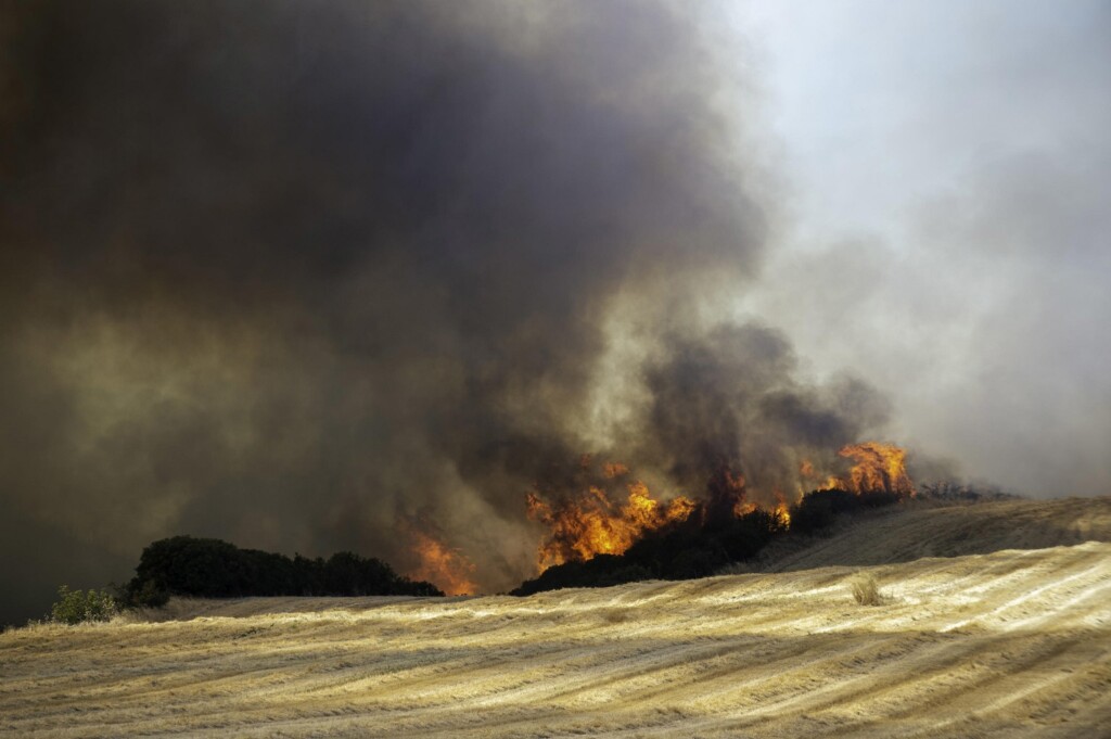 incendi volos grecia