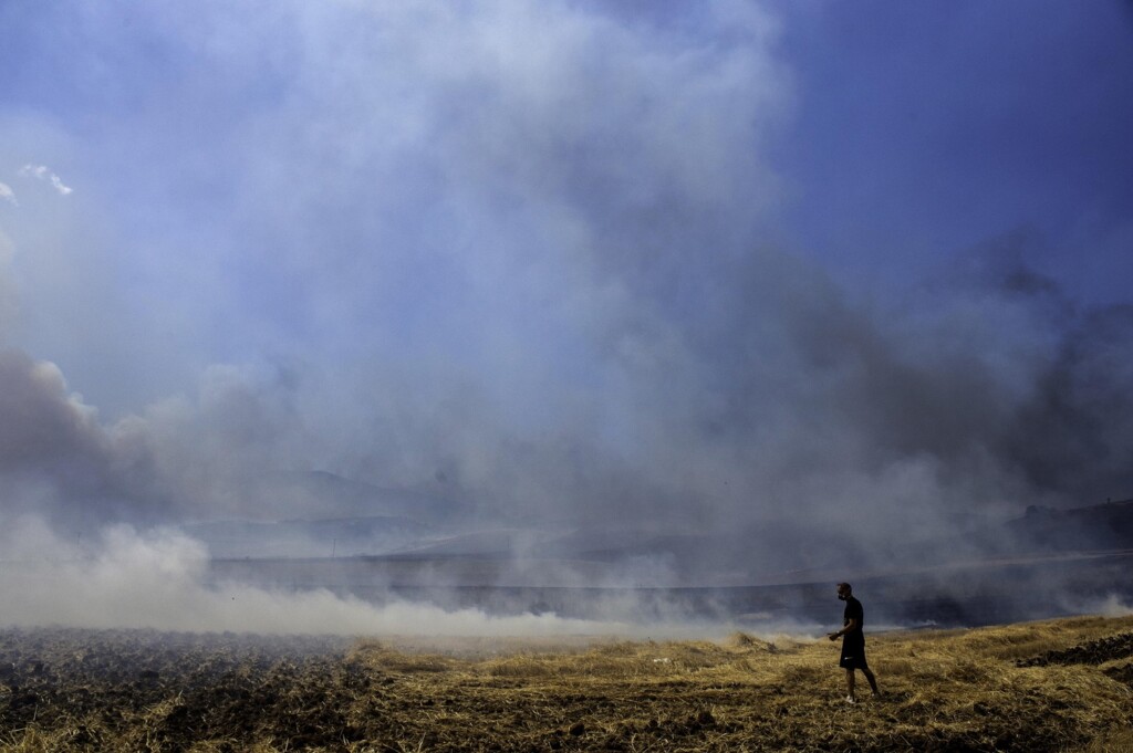 incendi volos grecia