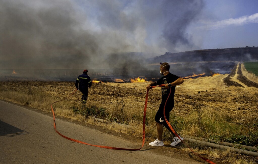 incendi volos grecia