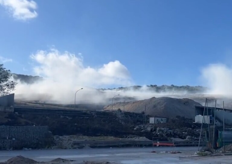 incendio discarica palermo