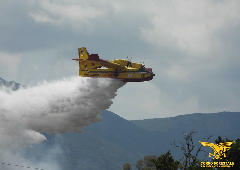 incendio serri sardegna canadair