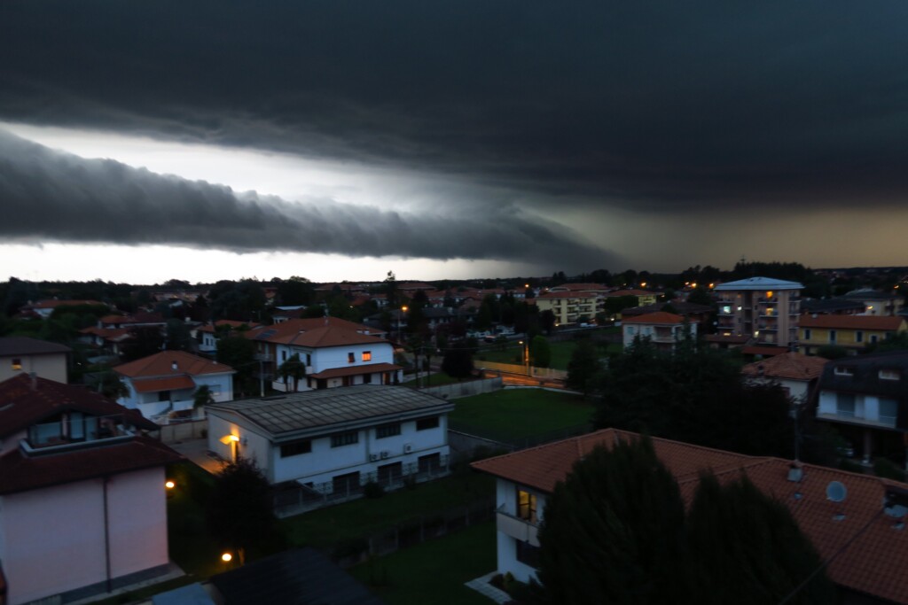 shelf cloud nord italia