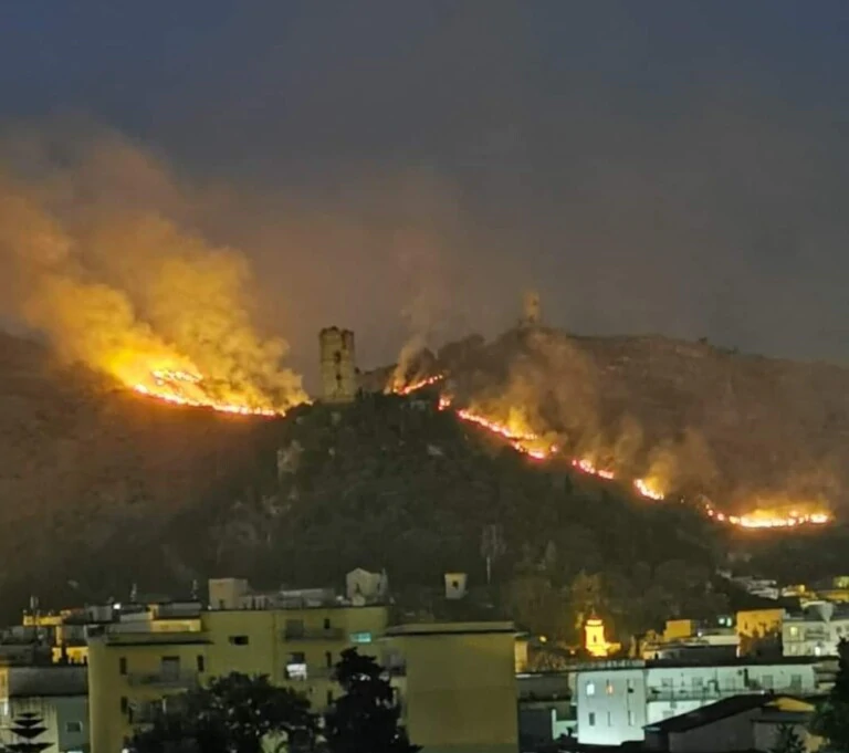 incendio maddaloni campania