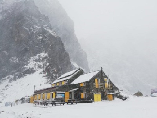 neve al Rifugio Giacoletti piemonte