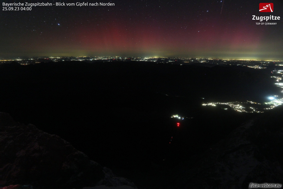 Spettacolo storico e straordinario sulle Alpi: l'aurora boreale colora i  cieli del Sudtirolo