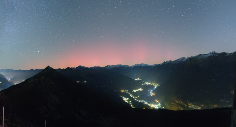 Rara e suggestiva: l'aurora boreale illumina anche il cielo della Svizzera