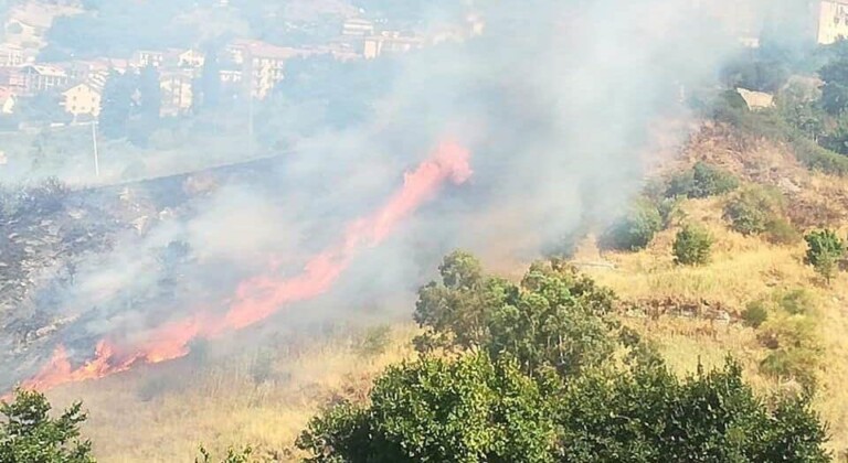 incendio agrigento sicilia