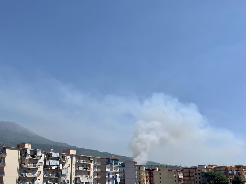 incendio torre del greco