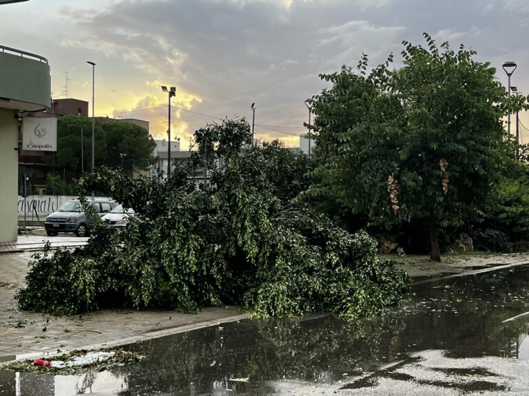 maltempo downburst lecce