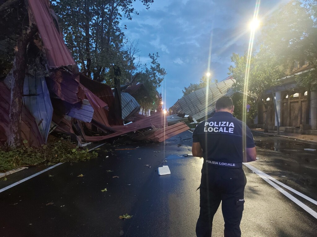 maltempo vento crotone