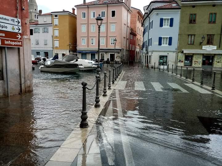 alta marea muggia sommersa