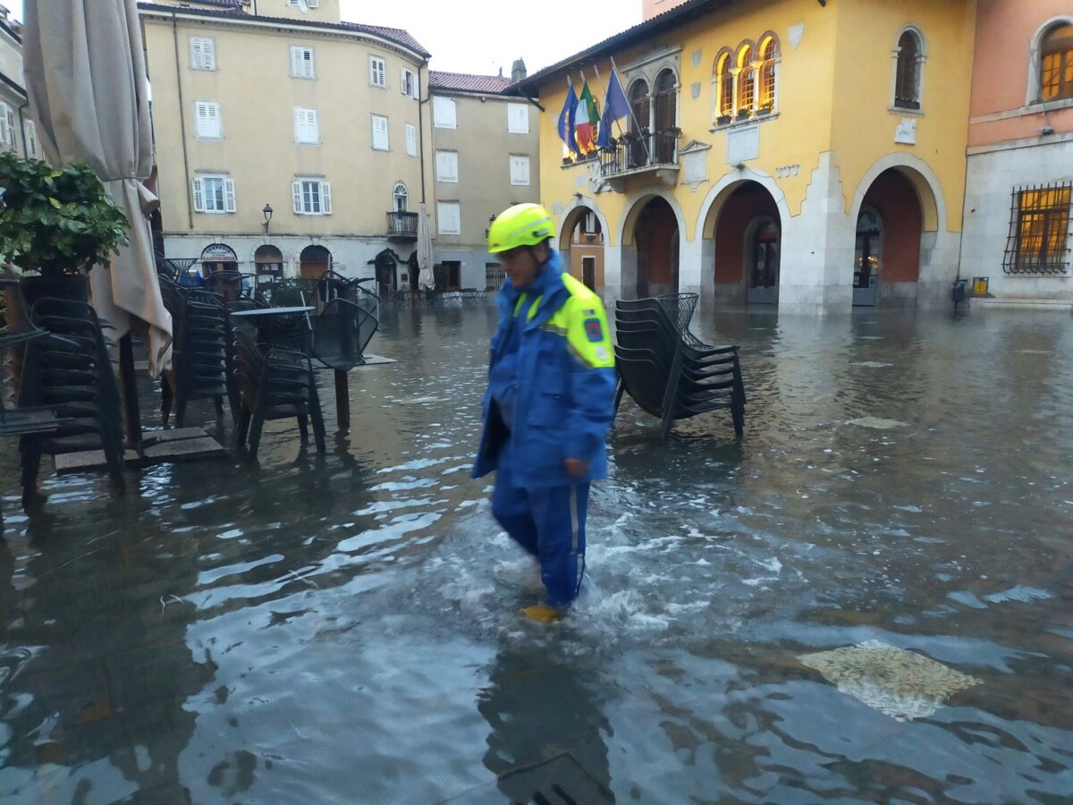 alta marea muggia sommersa