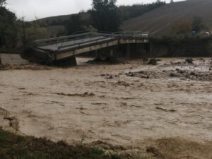 crollato ponte di Ozzanello torrente Sporzana