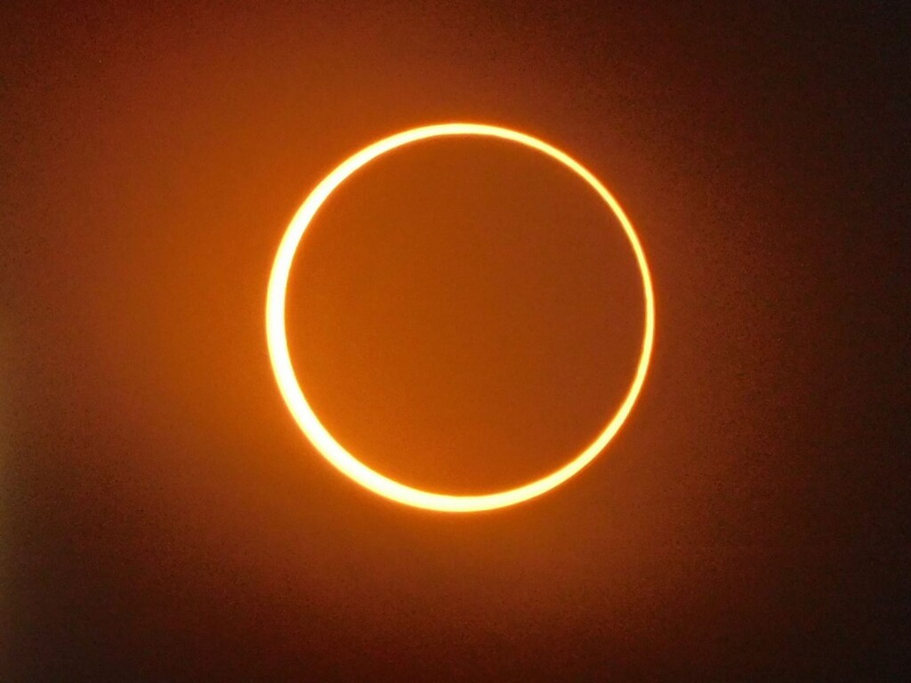 eclissi sole anello di fuoco