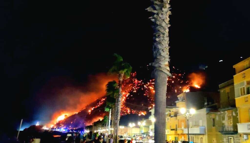 incendio bagnara calabra