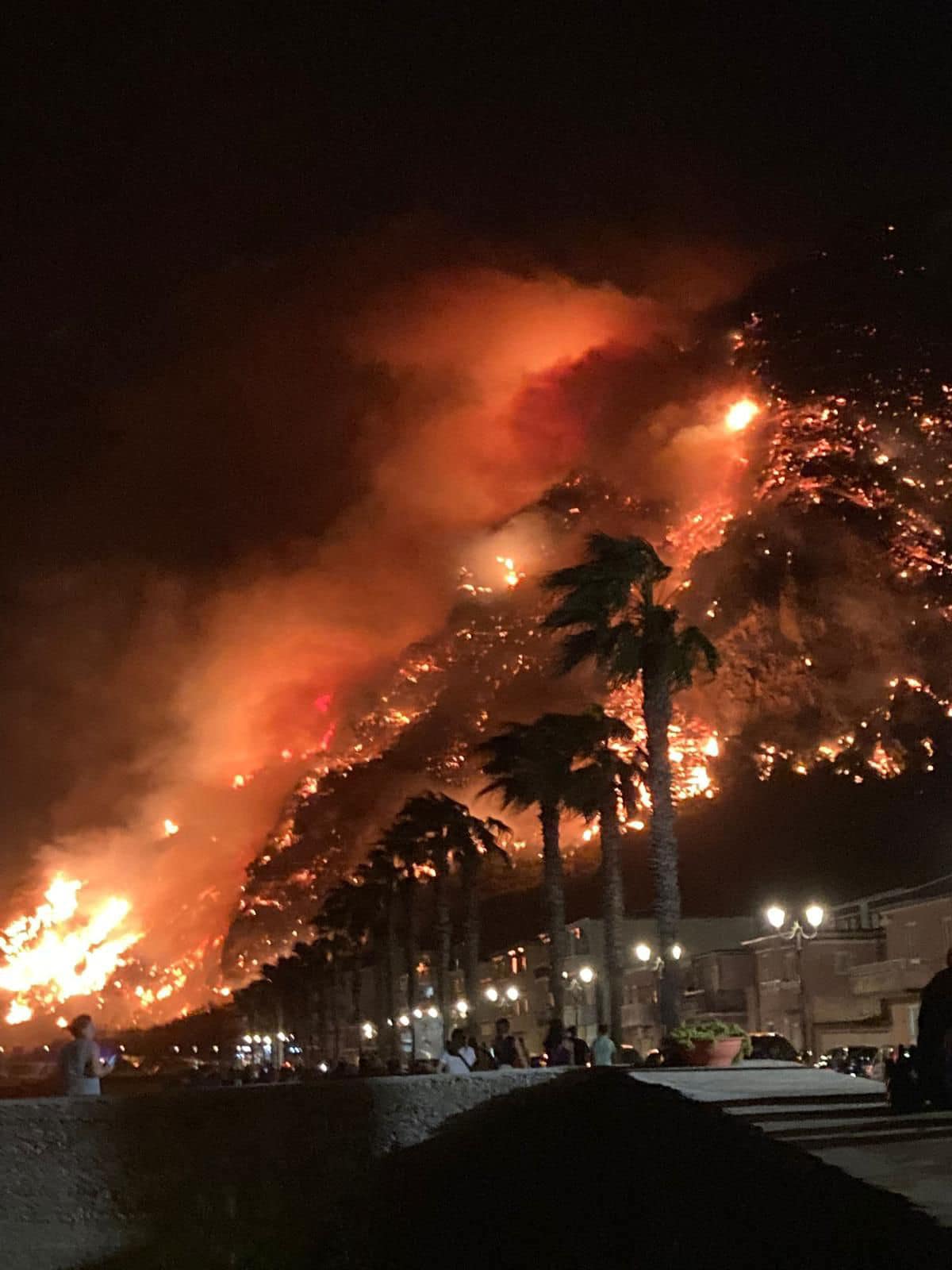 incendio bagnara calabra