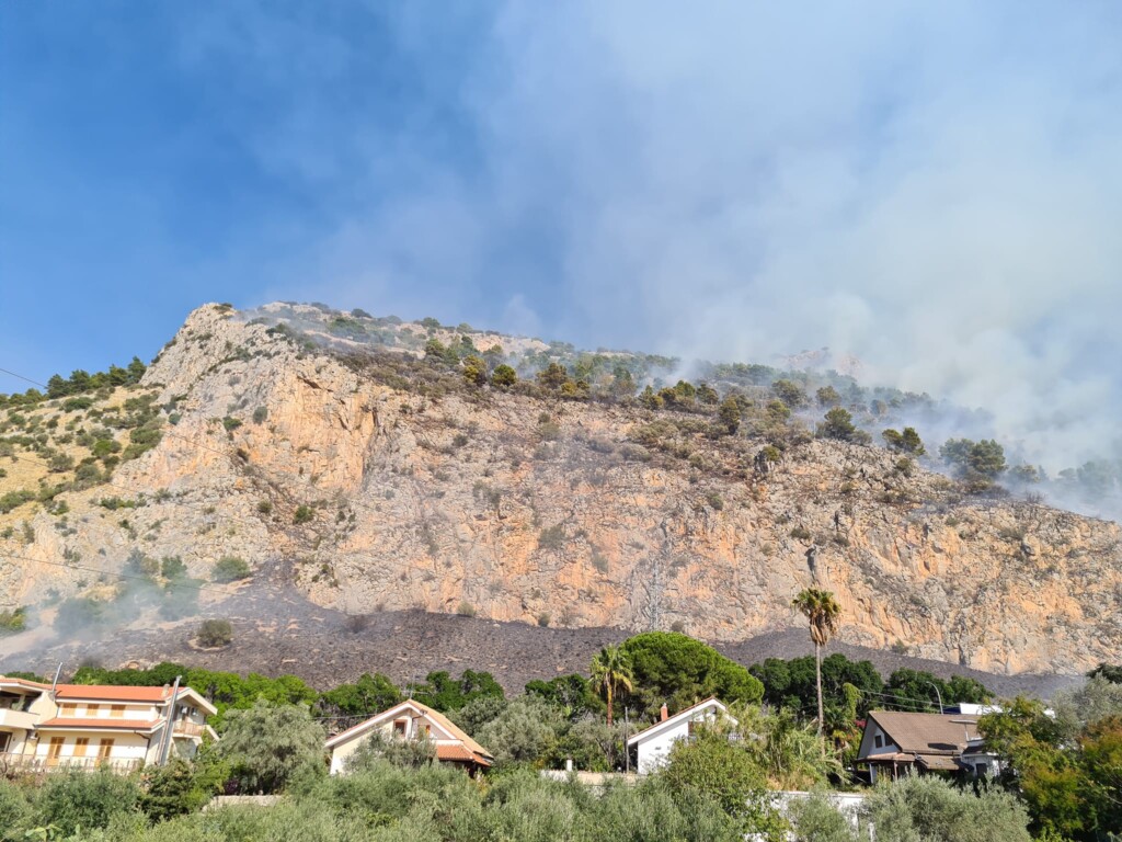 incendio monte pellegrino