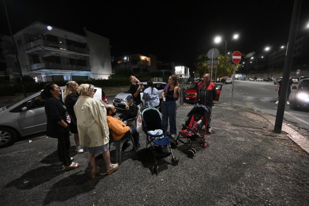 terremoto napoli pozzuoli campi flegrei