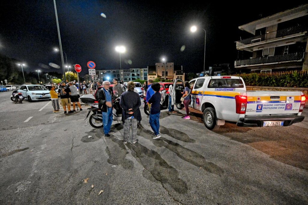 terremoto napoli pozzuoli campi flegrei