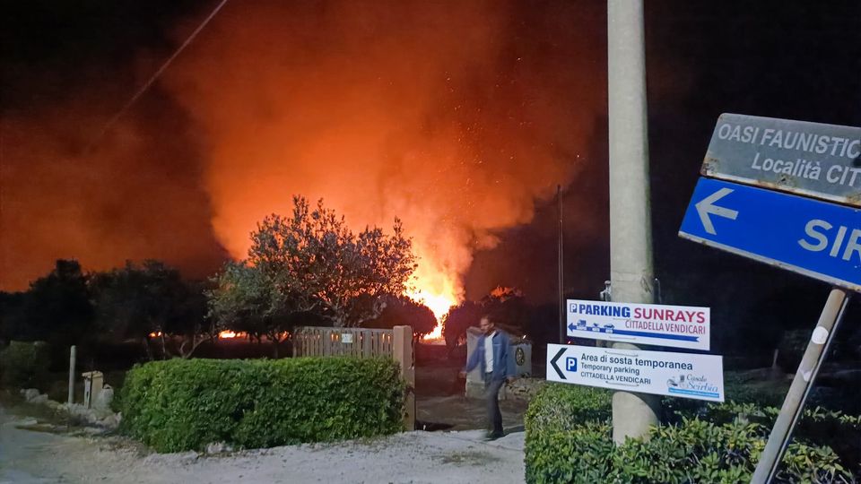 incendio riserva vendicari