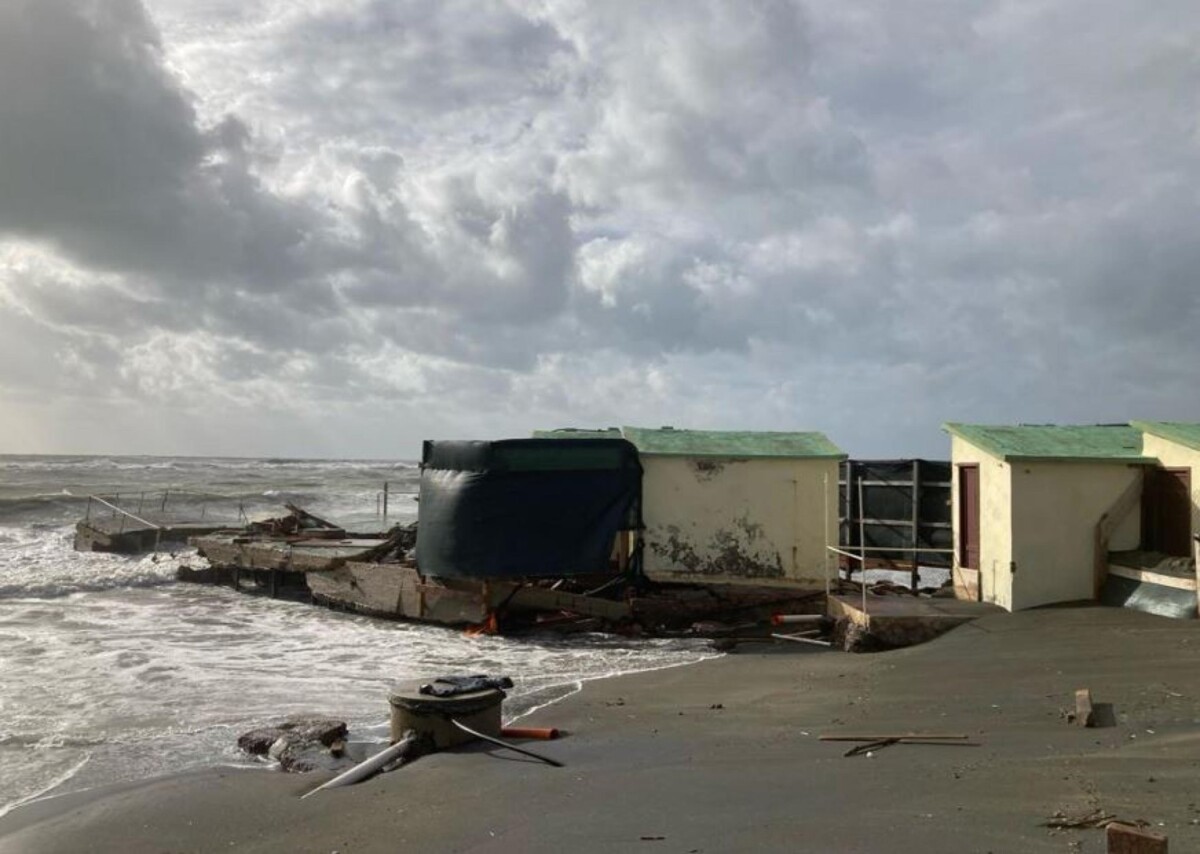 Maltempo Lazio, Violente Mareggiate Sulla Costa: “a Ostia Danni Per 4 ...