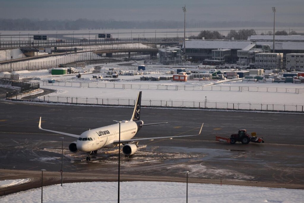 neve pioggia gelata germania chiuso aeroporto monaco baviera