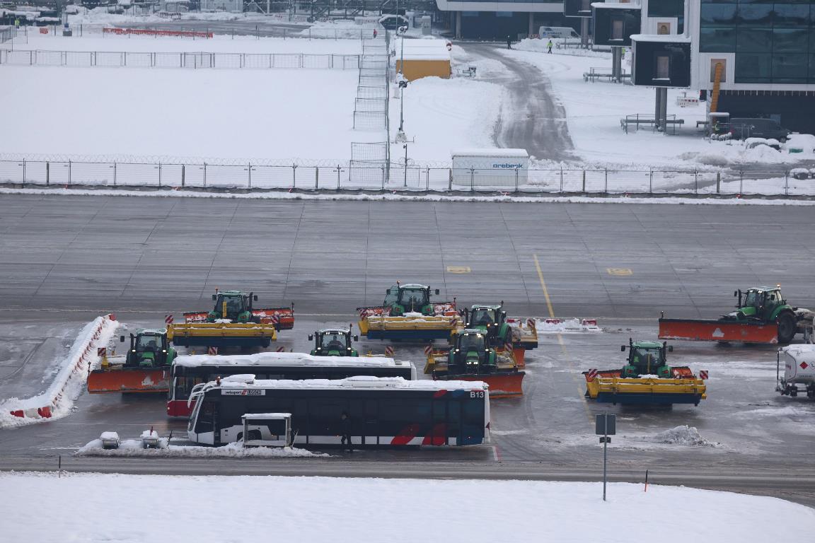 neve pioggia gelata germania chiuso aeroporto monaco baviera