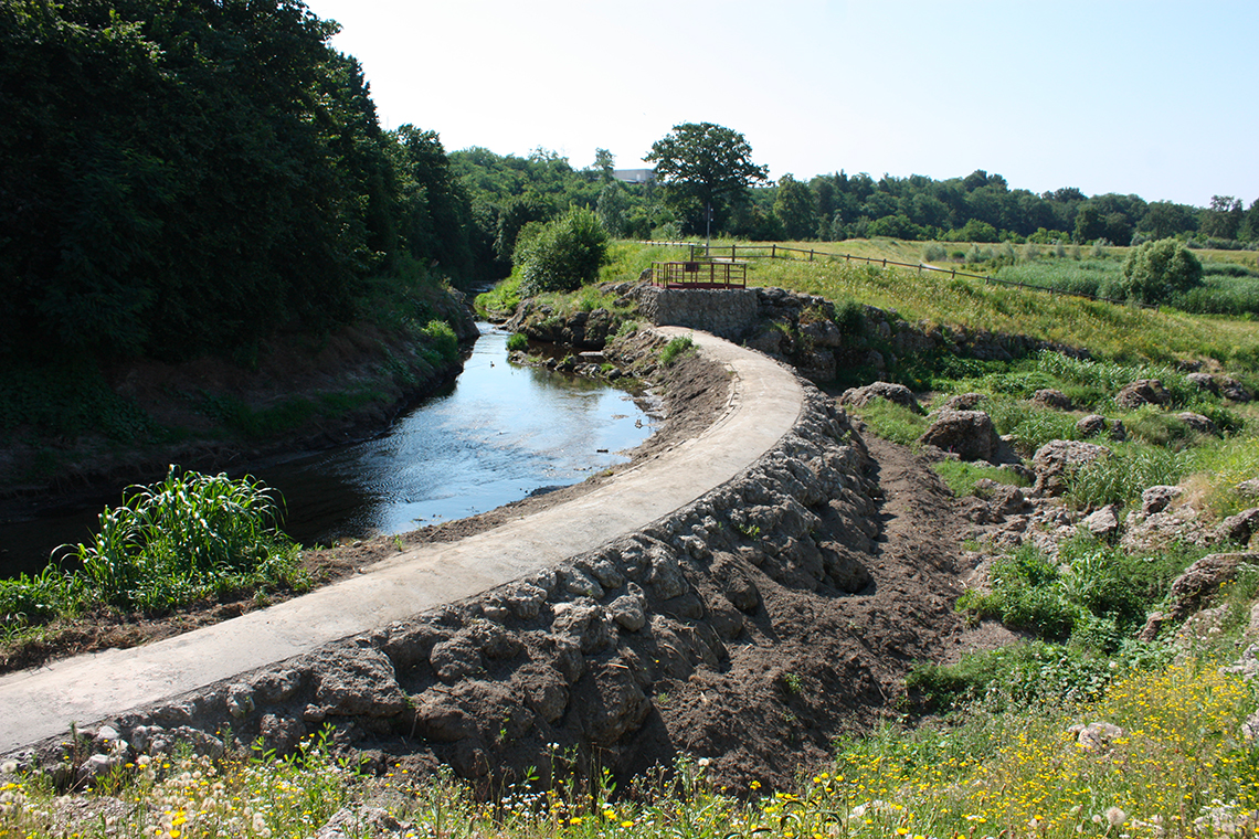 soglia sfioro torrente lura