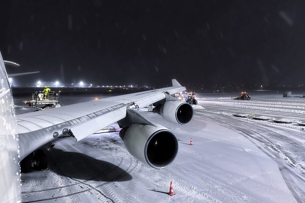 neve aeroporto liegi belgio 2