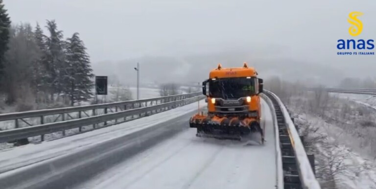 neve autostrada spazzaneve