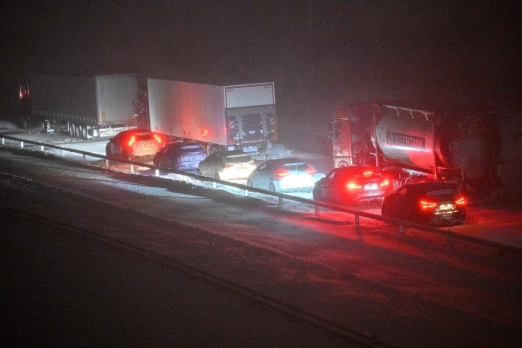 neve freddo auto bloccate svezia