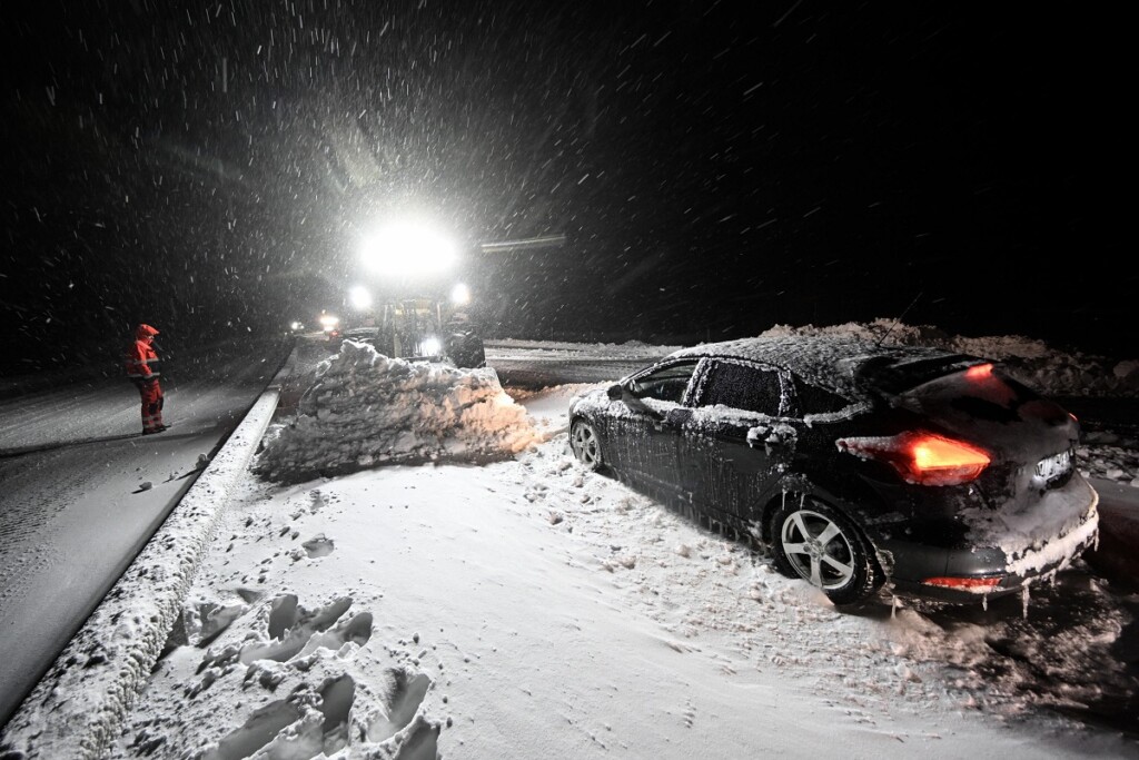 neve freddo auto bloccate svezia