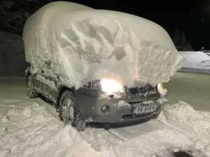 Freddo estremo e neve in Svezia e Danimarca, centinaia di auto bloccate:  salvataggi in corso